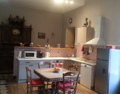 chambre avec salle de bain privée dans château