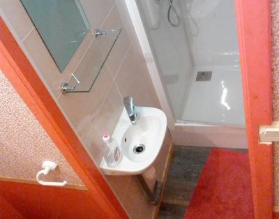 Suite priv. chez l’habitant (ch+sdb+kitch.)