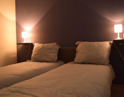 5 appartements individuels confortables à deux chambres, cuisine équipée et sdb privatif