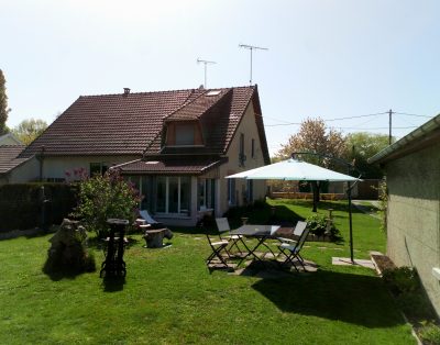 Maison individuelle avec jardin.