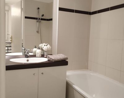 2 Pièces, 4/5 personnes, la Plaine Saint Denis, 2 minutes Paris et transports