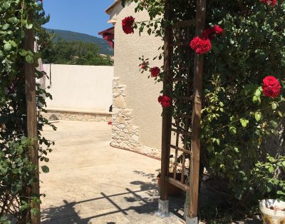Gîte les Cedres avec piscine, pour 4en famille